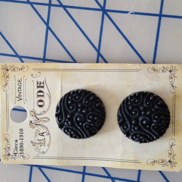 Dressmaking Buttons Lot - Picture 5 of 6